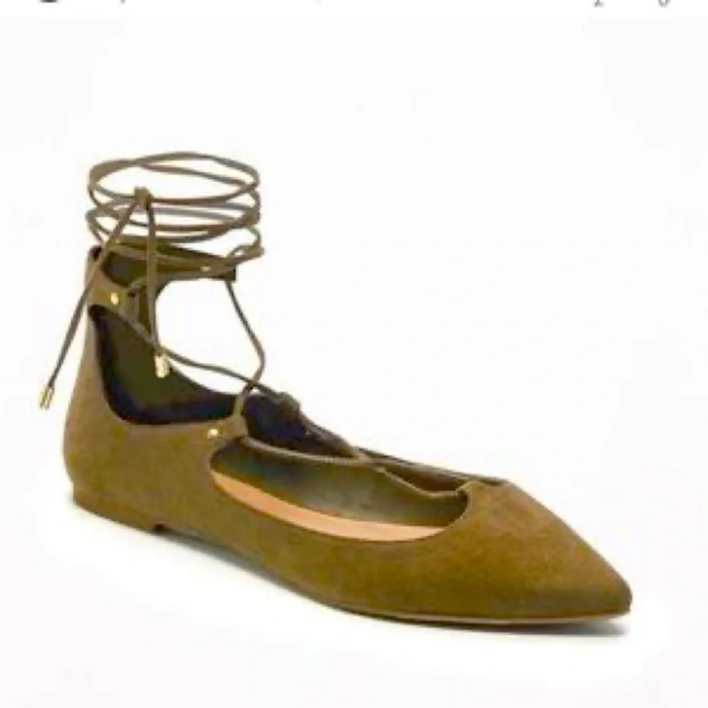 Old Navy Balletcore Woman’s Olive Suade Green Gold Hardware Tie Up Flats Size 8